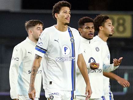 &ldquo;מבאס לראות את המצב של מכבי ת&ldquo;א, אבל הם יתמודדו על האליפות&ldquo; (אלן ש (צילום: ספורט 5)