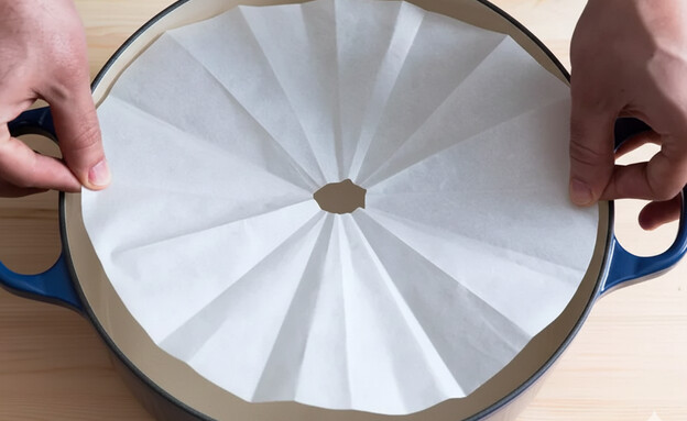 כיסוי מנייר אפייה. החבר הכי טוב של הקדרה