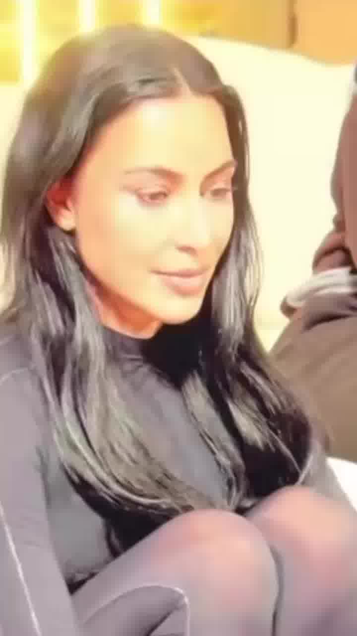 העונה של “הקרדשיאנס" נסגרת עם הרגע שקים מגלה שנכשלה במבחני ההסמכה לעריכת דין