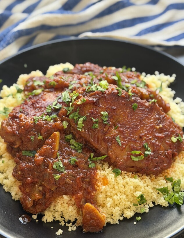 מפרום. עכשיו היינו נועצים בו שיניים