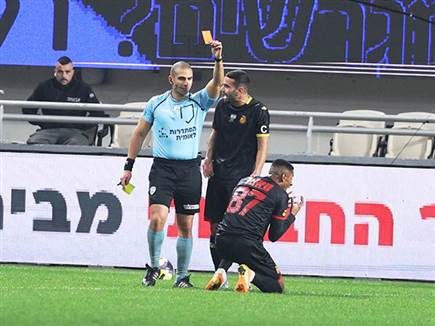 &ldquo;לא תכנן לשלוף לי צהוב&ldquo;. עאמר (אלן שיבר) (צילום: ספורט 5)