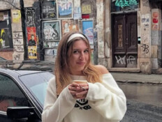 "היא התחילה לרוץ בשדות - המחבל רדף אחריה ודקר אותה"