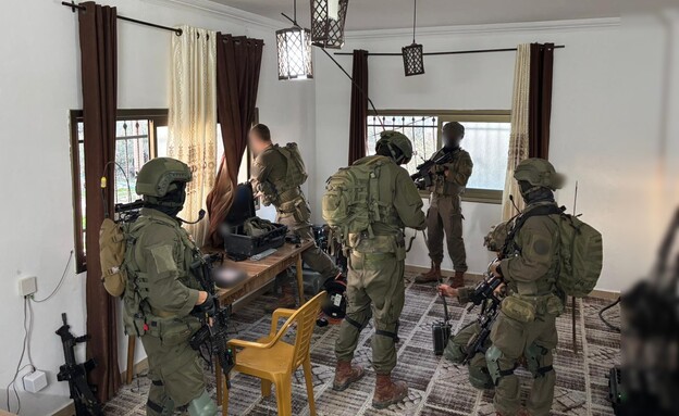 פעילות כוחות צה"ל בכפר קבאטיה בתוך ביתו של המחבל