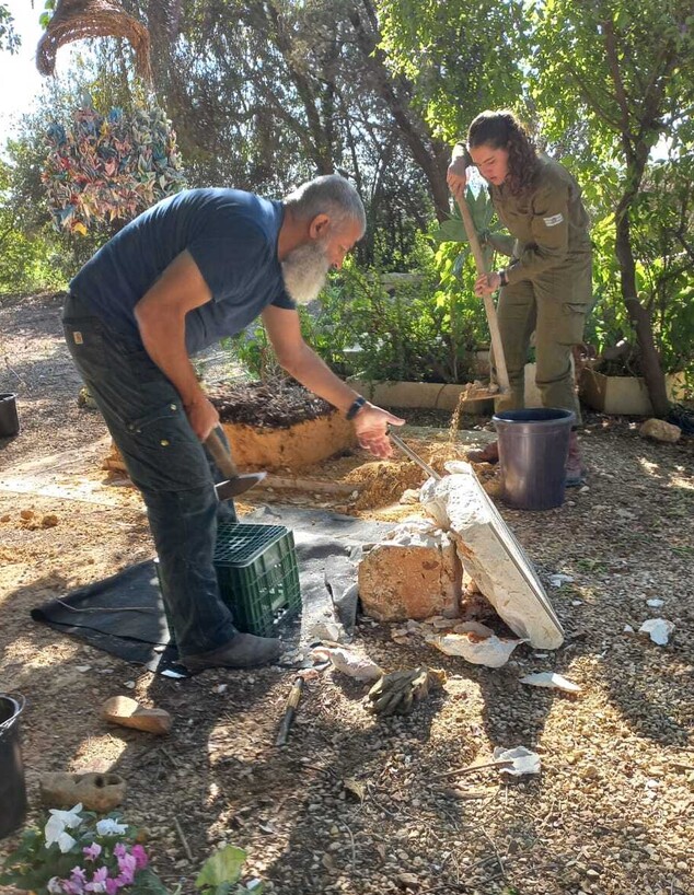 משפחתו של גור קהתי ז"ל הסירה את מצבתו - והביאה אותה לקריה