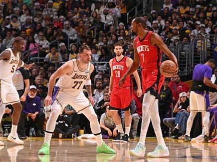 במעמד צד אחד: 96:119 ליוסטון על הלייקרס