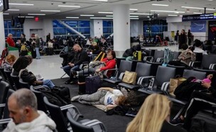 נוסעים תקועים בניו יורק (צילום: רשתות חברתיות לפי סעיף 27 א')