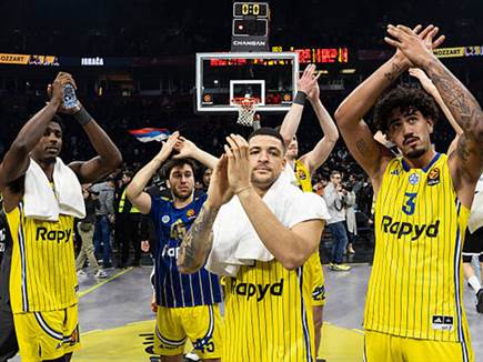 מתקרבים לאיזורי הפליי אין (GETTY) (צילום: ספורט 5)