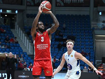 מהבולטים. קרינגטון (ברני ארדוב)