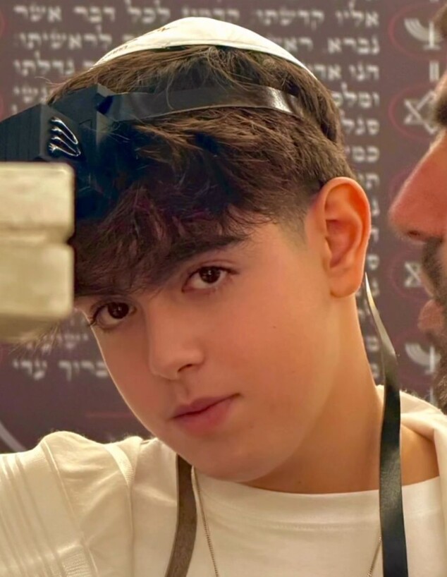 לני, הבן של מאיה בוסקילה, חוגג בר מצווה