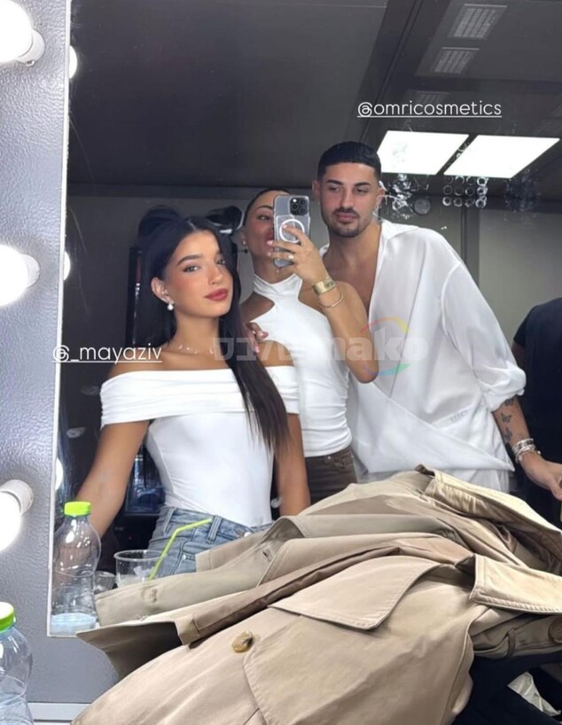 מאיה זיו מאחורי הקלעים בהופעה של אייל גולן בפארק הירקון מאיה זיו מאחורי הקלעים בהופעה של אייל גולן בפארק הירקון