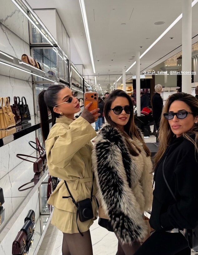 מאיה זיו עם נשות החברים של אייל גולן בלונדון מאיה זיו עם נשות החברים של אייל גולן בלונדון