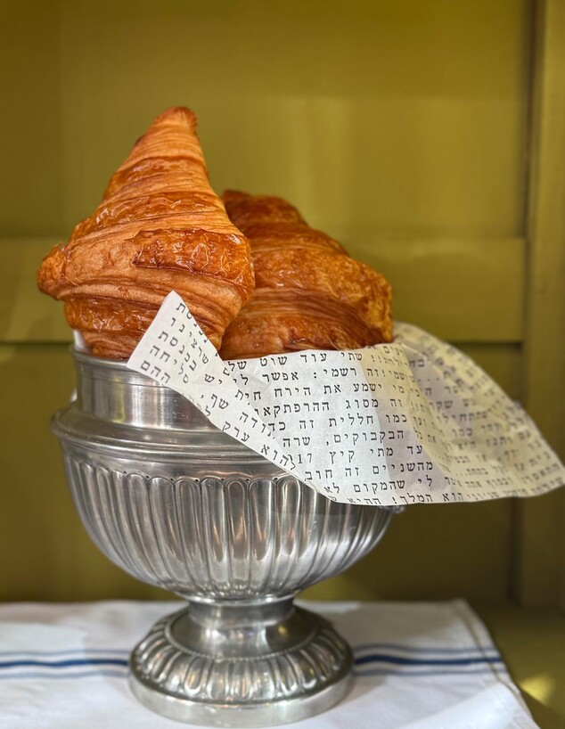 ארון מלא במאפים כאלה