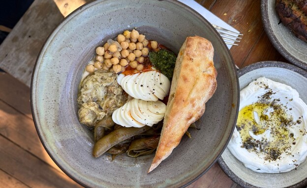 מסבחה חצילים בסלואו דיינינג