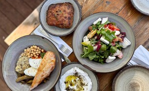 ארוחת בוקר בסלואו דיינינג (צילום: לין לוי, mako אוכל)