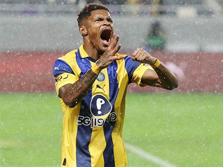 והמשחק נפתח בשער בכורה לו הליו וארלה כל כך חיכה (אלן שיבר)