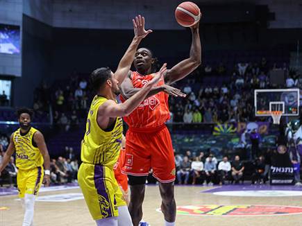 אודיאסה שלט מהפתיחה (ברני ארדוב)