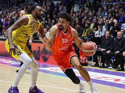 מלקולם עשה את שלו כרגיל (ברני ארדוב)