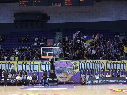 בעוד ההתרשות בצד הסגול הפכה להרבה ביקורת (ברני ארדוב)