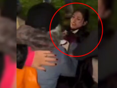 הדר מוכתר הותקפה בהפגנה: "מה את עושה?"