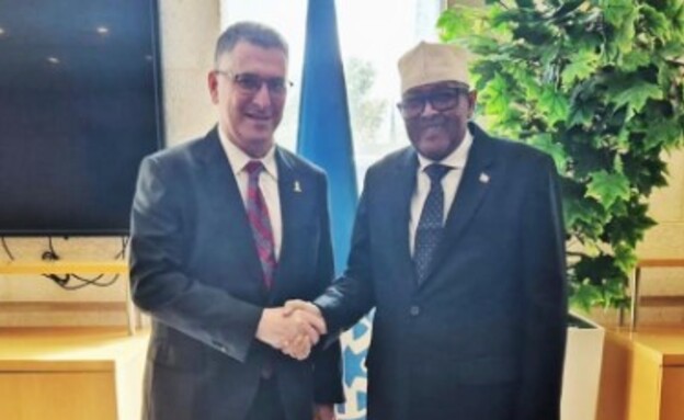 גדעון סער עם נשיא סומלילנד אבדירחמן מוחמד עבדילאהי גדעון סער עם נשיא סומלילנד אבדירחמן מוחמד עבדילאהי