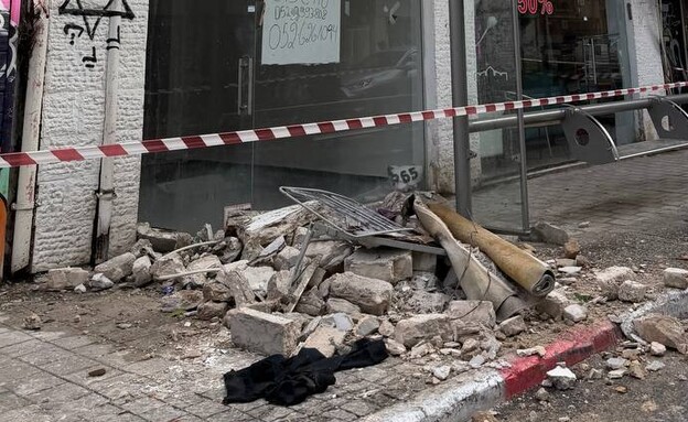 קריסת מרפסת בתל אביב (צילום: לפי סעיף 27 א')