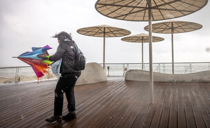 גשם כבד ברחובות תל אביב (צילום: מרים אלסטר, פלאש 90)