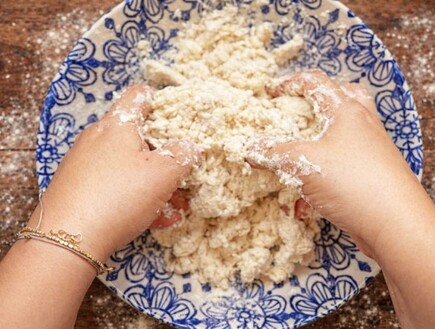 מערבבים עם הידיים. ניוקי ב-20 דקות