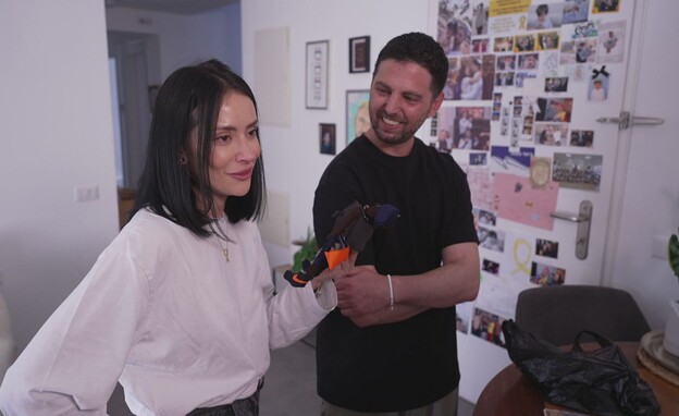 הבובה מרלין שתפרו החטופים במנהרות