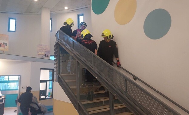 צוותי הצלה בזירת הצפה בבית ספר בירושלים
