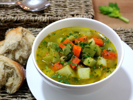 מרק ירקות (צילום: אסתי רותם, mako אוכל)