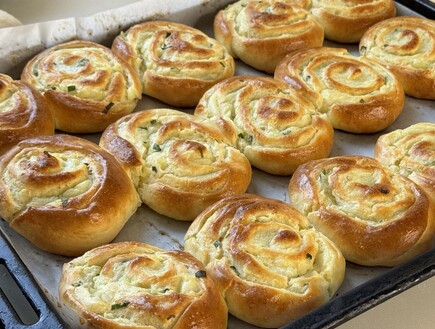 שושני שמרים עם תפוח אדמה. תבנית כלבבנו