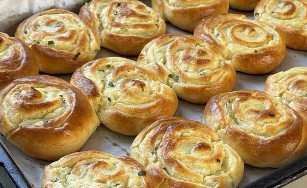 שושני שמרים עם תפוח אדמה. תבנית כלבבנו