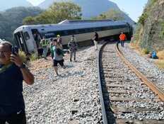 תאונה קטלנית במקסיקו: 13 נהרגו, עשרות נפצעו