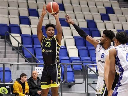 אוטיס פרייז`ר ניסה (אלן שיבר)