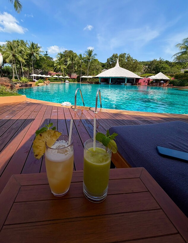 קוקטיילים בבריכה הענקית קוקטיילים בבריכה הענקית