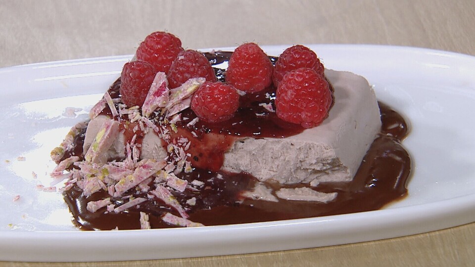 סמיפרדו שוקולד ופירות יער (צילום: עוטף ישראל, קשת 12)