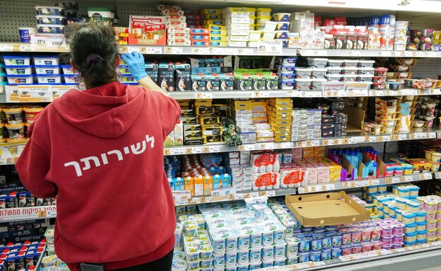 עובדת שופרסל