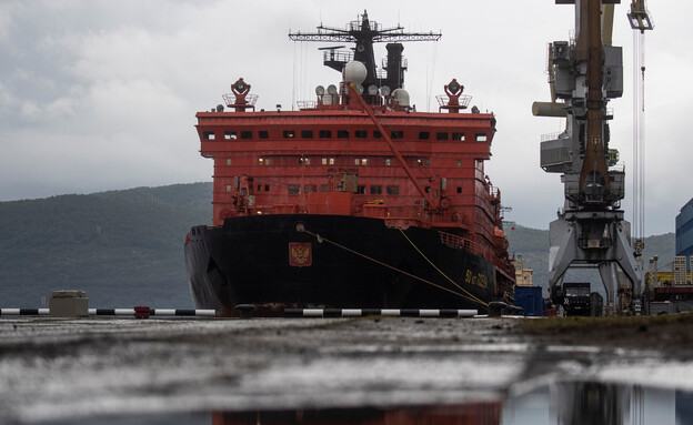 ספינה "שוברת קרח" של רוסיה ספינה "שוברת קרח" של רוסיה