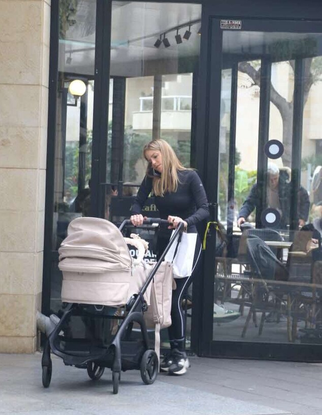 יולן כהן ובתה אמיליה פפצראצי יולן כהן ובתה אמיליה פפצראצי