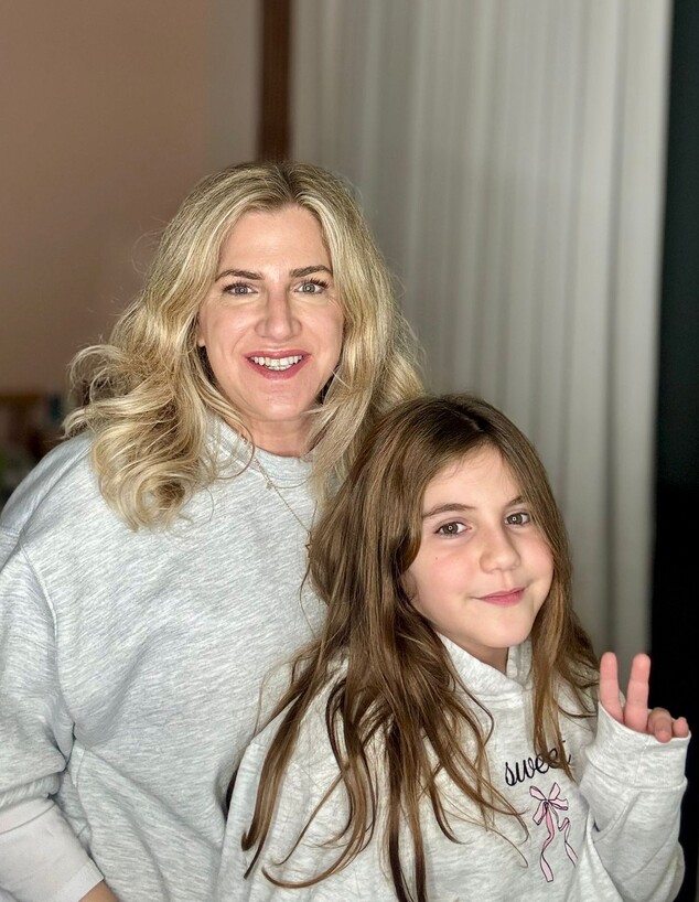 שרון קונפורטי עם בתה איב, שהתחילה טיפולי הסרת שיער שרון קונפורטי עם בתה איב, שהתחילה טיפולי הסרת שיער