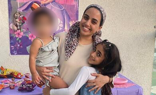 תהילה כהן ובתה אושר, שהתחילה טיפולי הסרת שיער בליי תהילה כהן ובתה אושר, שהתחילה טיפולי הסרת שיער בליי