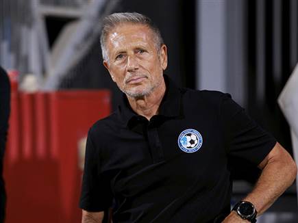 "אין אוזן קשבת במנהלת". קלמנזון (קובי אליהו)