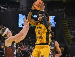 (FIBA) (צילום: ספורט 5)