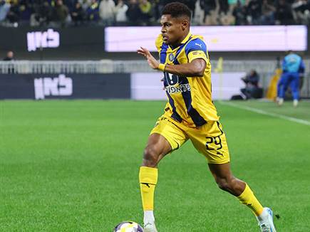 ומכבי ת“א שלטה בכדור (צילום: אודי ציטיאט)