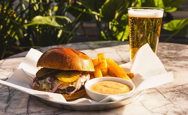 לייט נייט בבית גולדברג