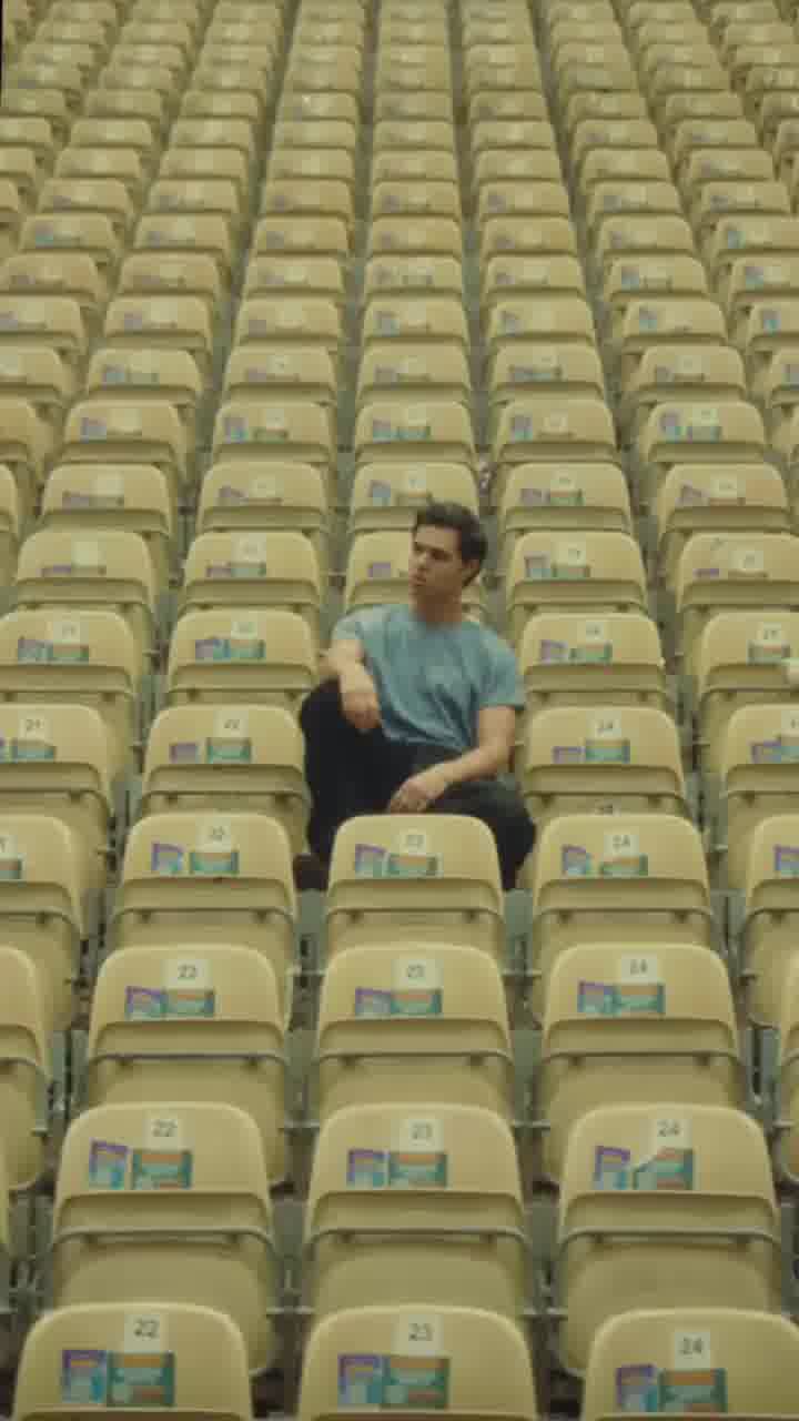 מרגי משחרר את "מסיבת פרידה" רגע לפני ששוב עוזב לארה"ב