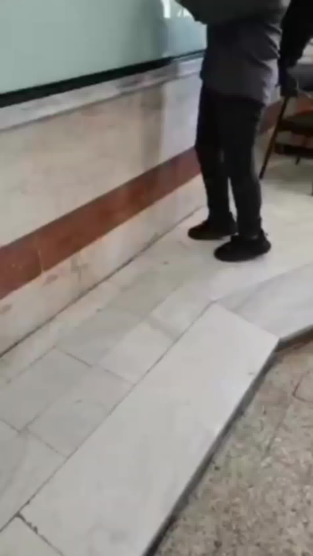 מחאות גם בקרב תלמידים: בבית הספר באיראן השחיתו תמונות של מנהיגי הרפובליקה בעבר ובהווה