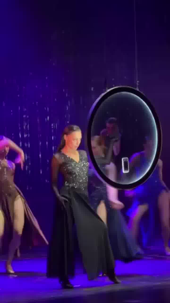 גם סנה סוקול מככבת כאן, הפעם בלי אמיר שורוש