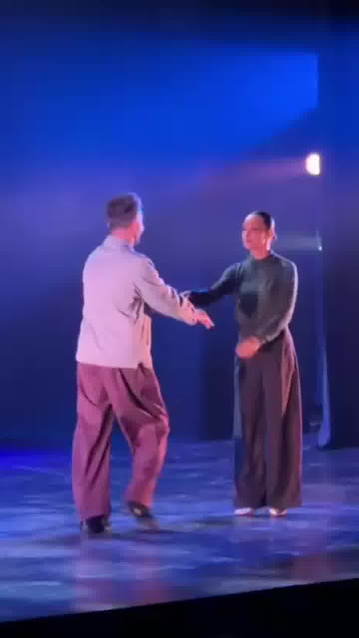 מופע VIVO עלה הערב לראשונה לבמה - והנה הריקוד של אנה ארונוב וחיים פרשטיין