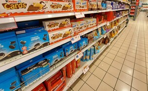 עוגיות של המותג הפרטי של רמי לוי לצד עוגיות של ספקיות מזון חיצוניו (צילום: טלי בוגדנובסקי, גלובס)